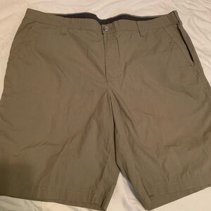 Columbia Mens shorts 40”W 10”L